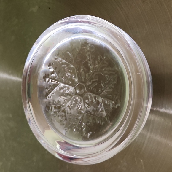 Final Price/ Vintage Clear Glass Debossed Snowflake Paperweight GUC - Picture 3 of 4